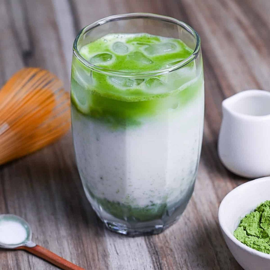 Iced Matcha Latte (Iced Green Tea Latte)