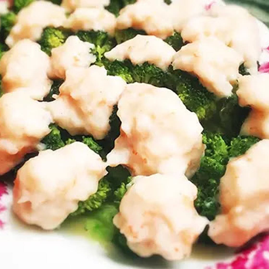 Homemade Shrimp Ball Paste Steamed with Broccoli 手打蝦膠蒸西蘭花