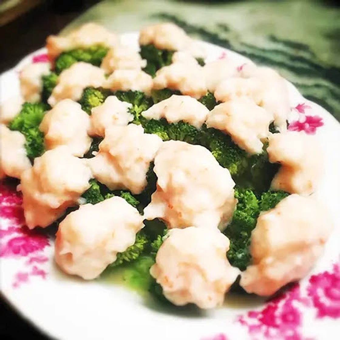 Homemade Shrimp Ball Paste Steamed with Broccoli 手打蝦膠蒸西蘭花
