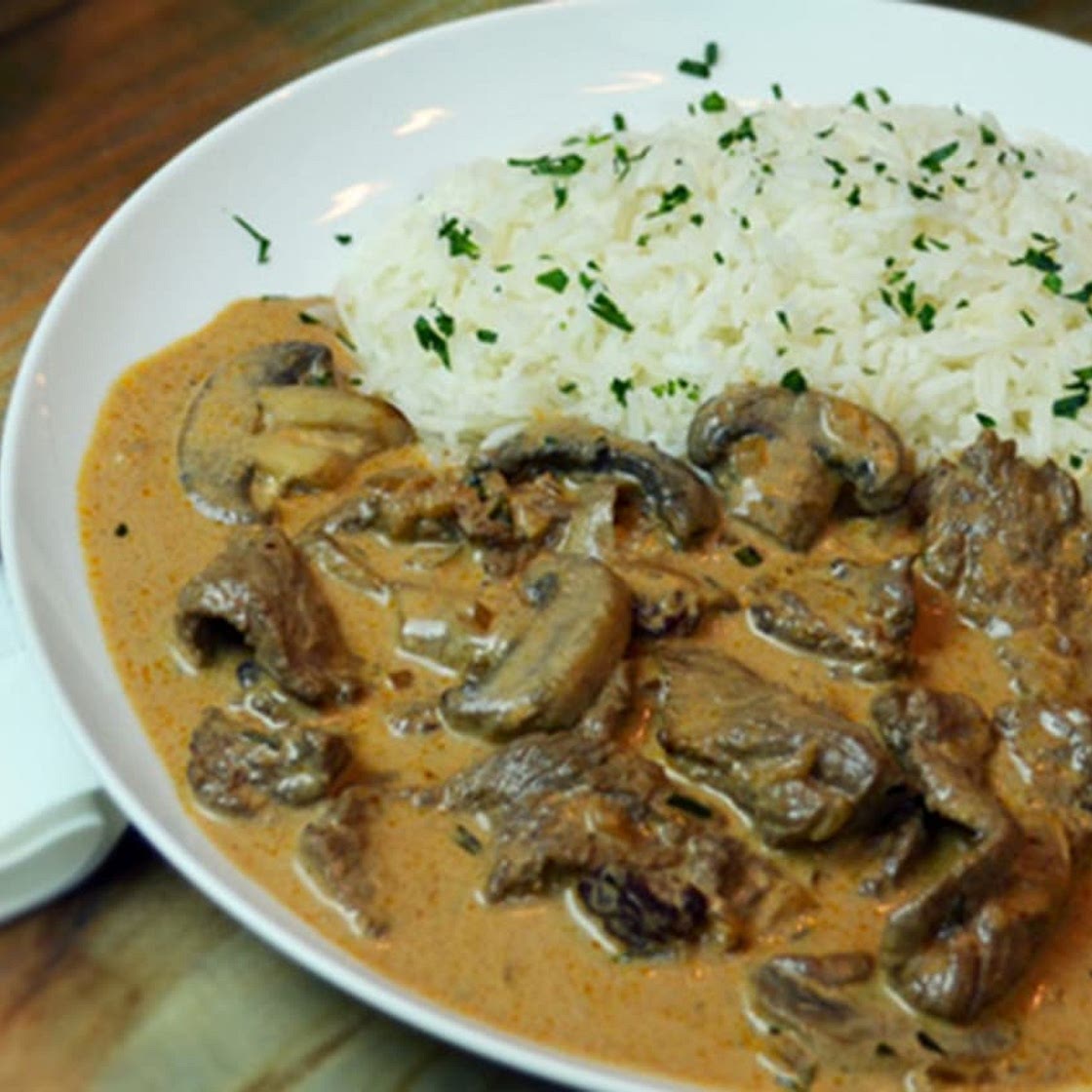 Brazilian Beef Stroganoff (Estrogonofe de Carne)