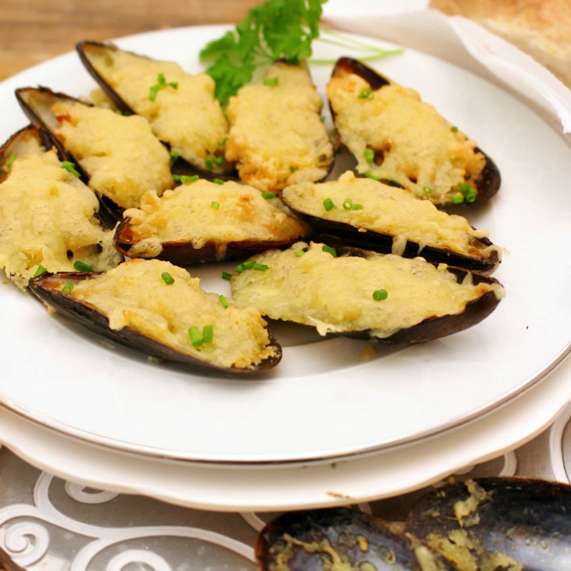 Cheesy Baked Mussels