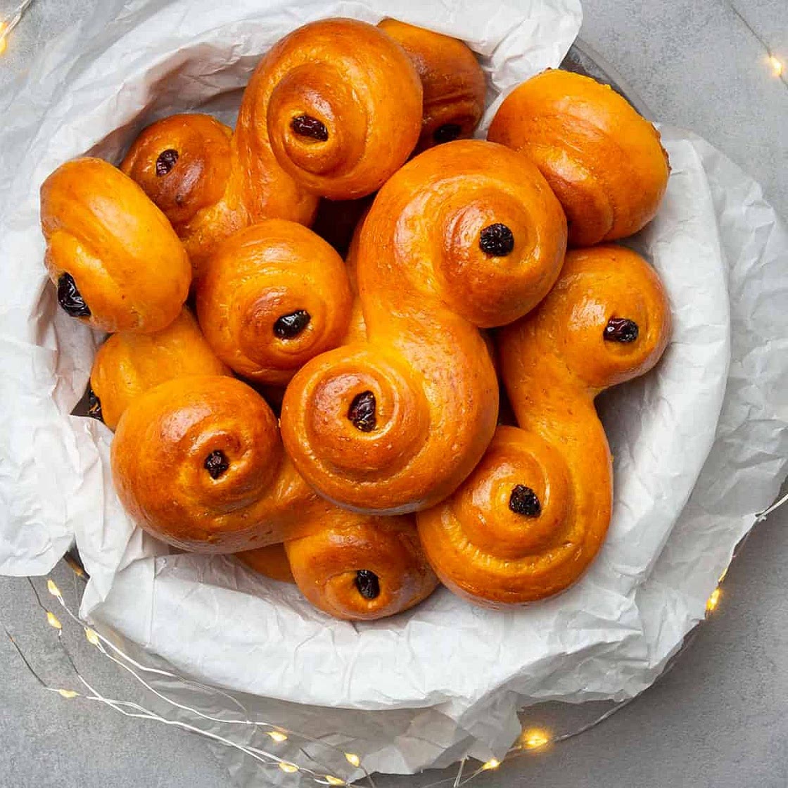 Lussekatter, Swedish saffron buns (VIDEO)