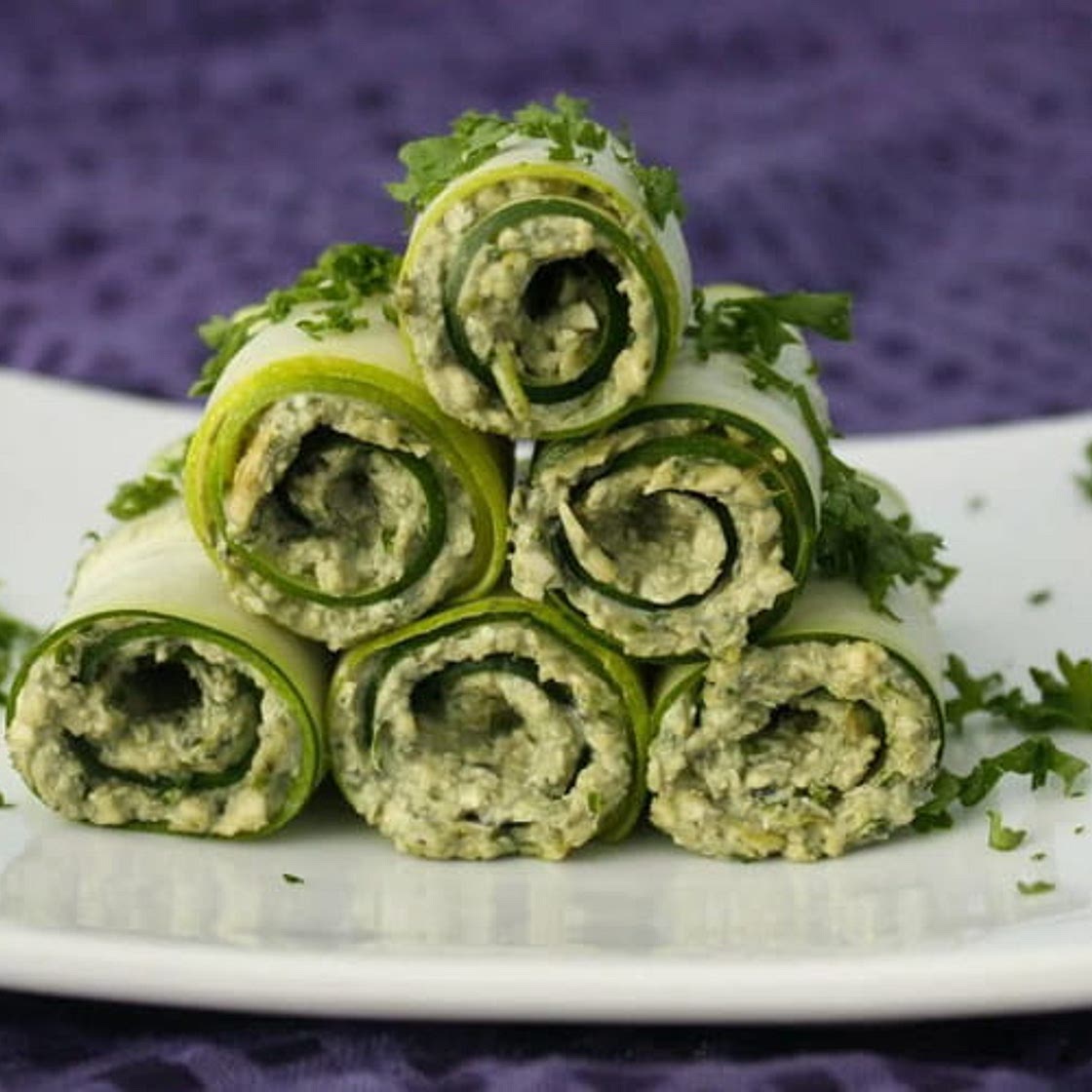 Roulés de courgette farcis au fromage de chèvre et aux noix