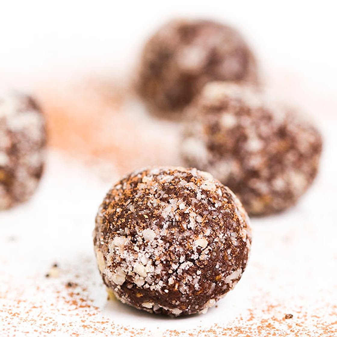 Raw Power Protein Balls with cacao, hemp, chia and flax seeds