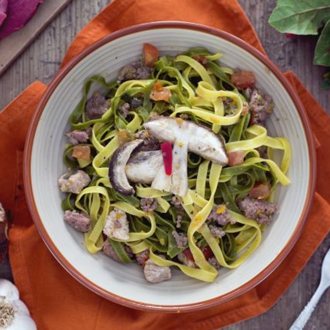 Paglia e fieno con carni miste e funghi