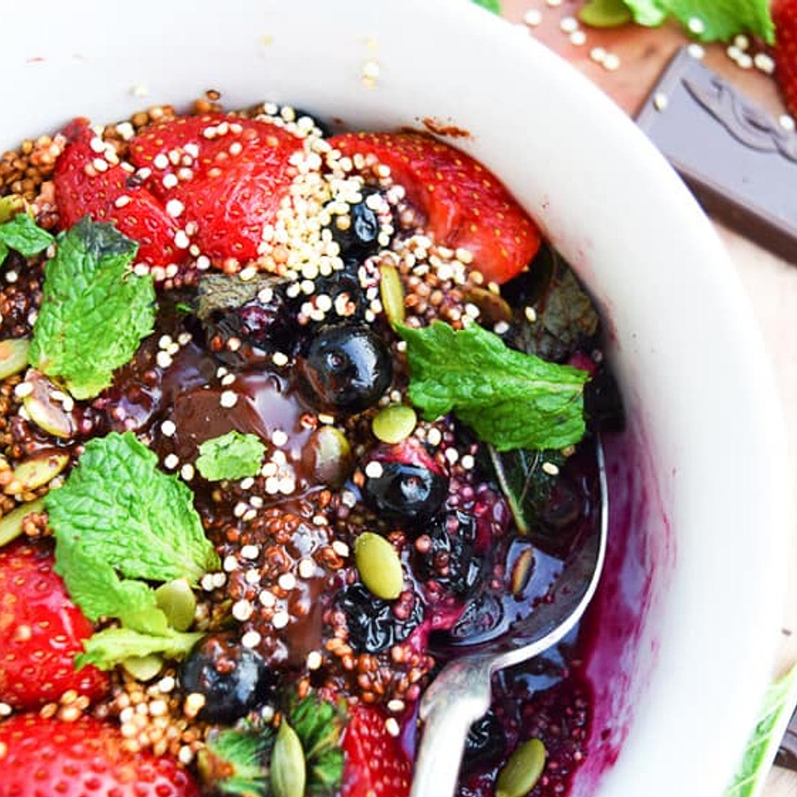 Chocolate Mint Quinoa Breakfast Bowl