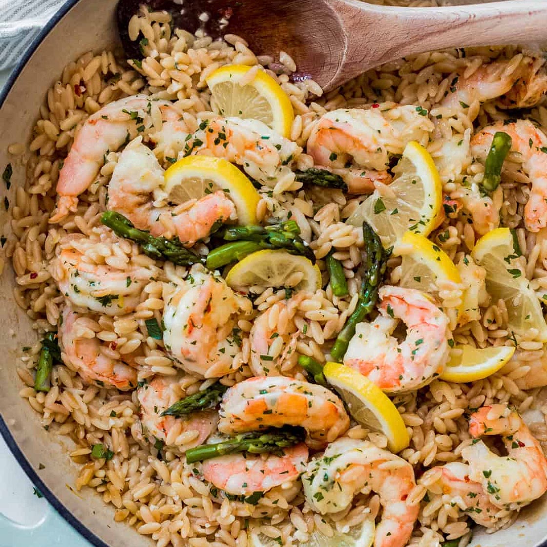Garlicky Orzo Shrimp Scampi with Asparagus
