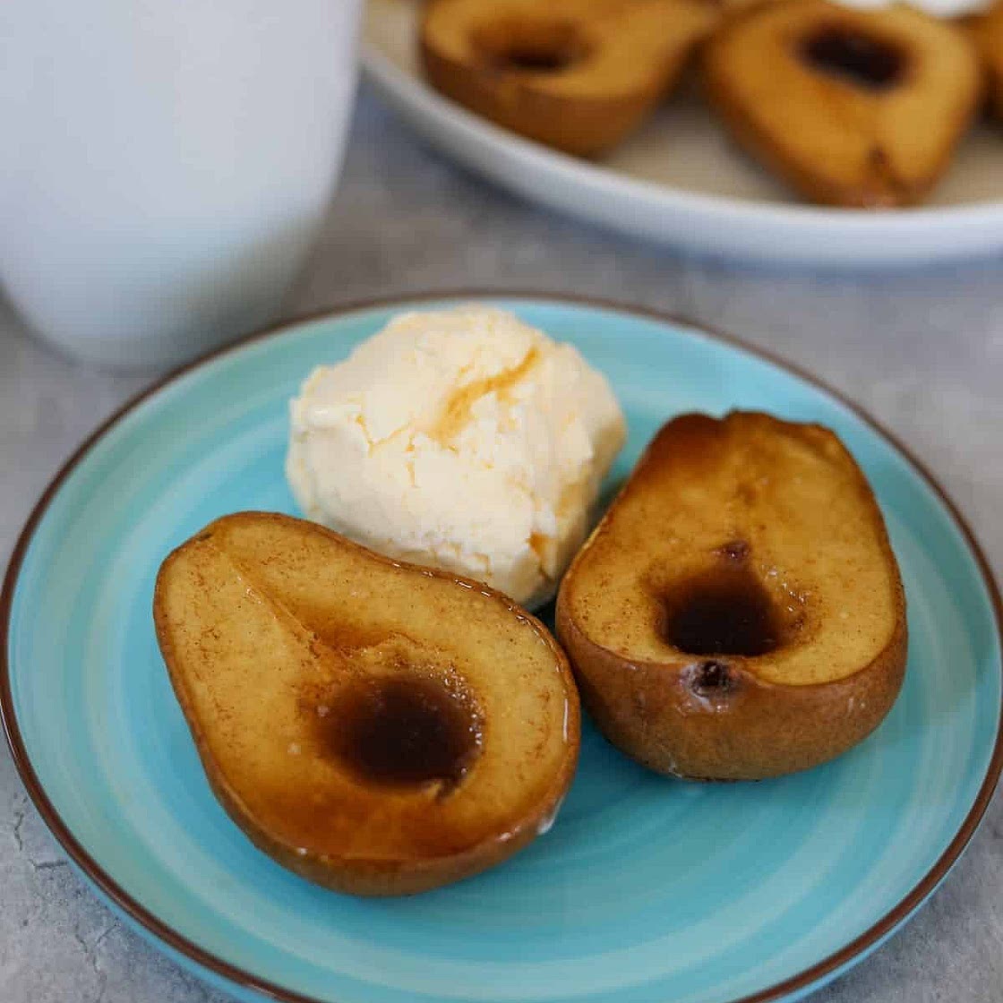 Maple and Vanilla Baked Pears