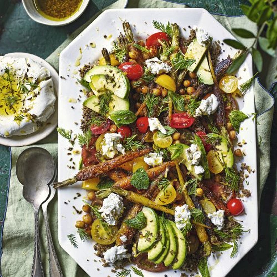 wortel-kikkererwtensalade met karwijzaaddressing en labne