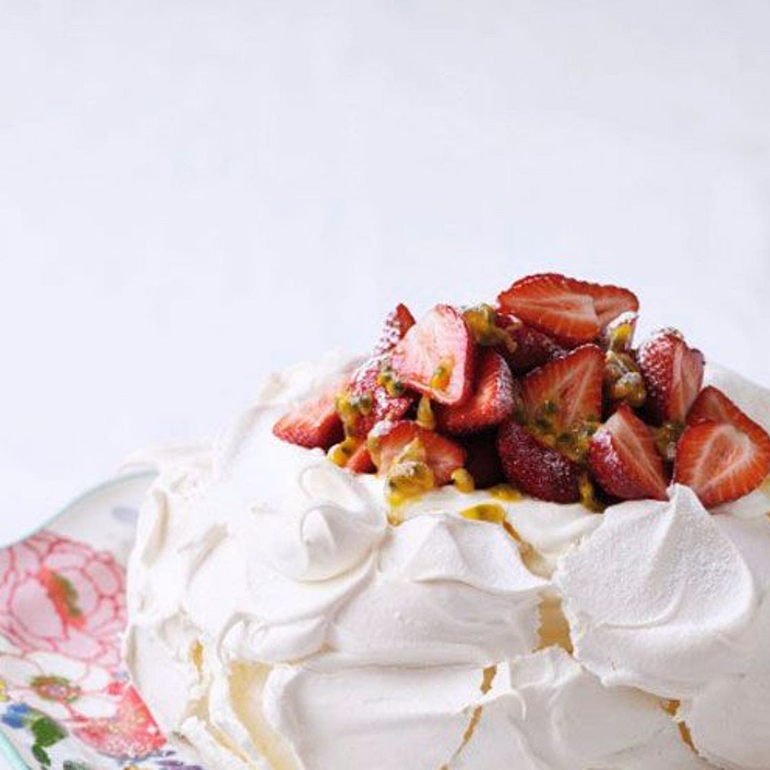 Strawberry and Passion Fruit Pavlova Recipe Ideas - Healthy & Easy Recipes