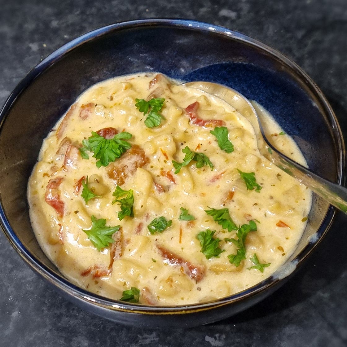 Tuscan Chicken Mac And Cheese (ONE POT, STOVE TOP)