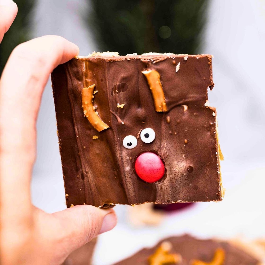 Christmas Reindeer Crack Toffee (Easy Saltine Toffee Recipe for Kids)