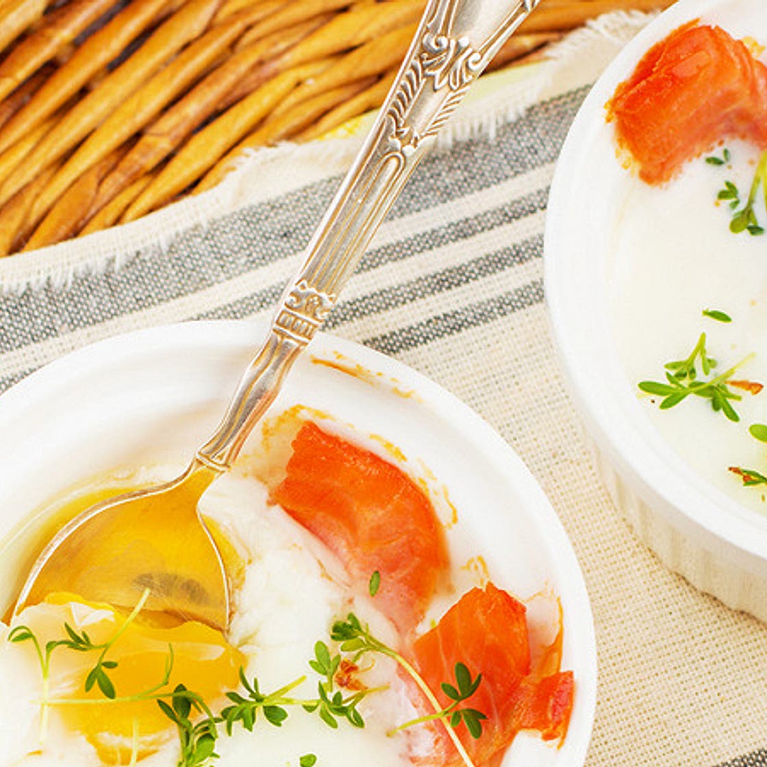 Œuf cocotte au saumon fumé et poireau