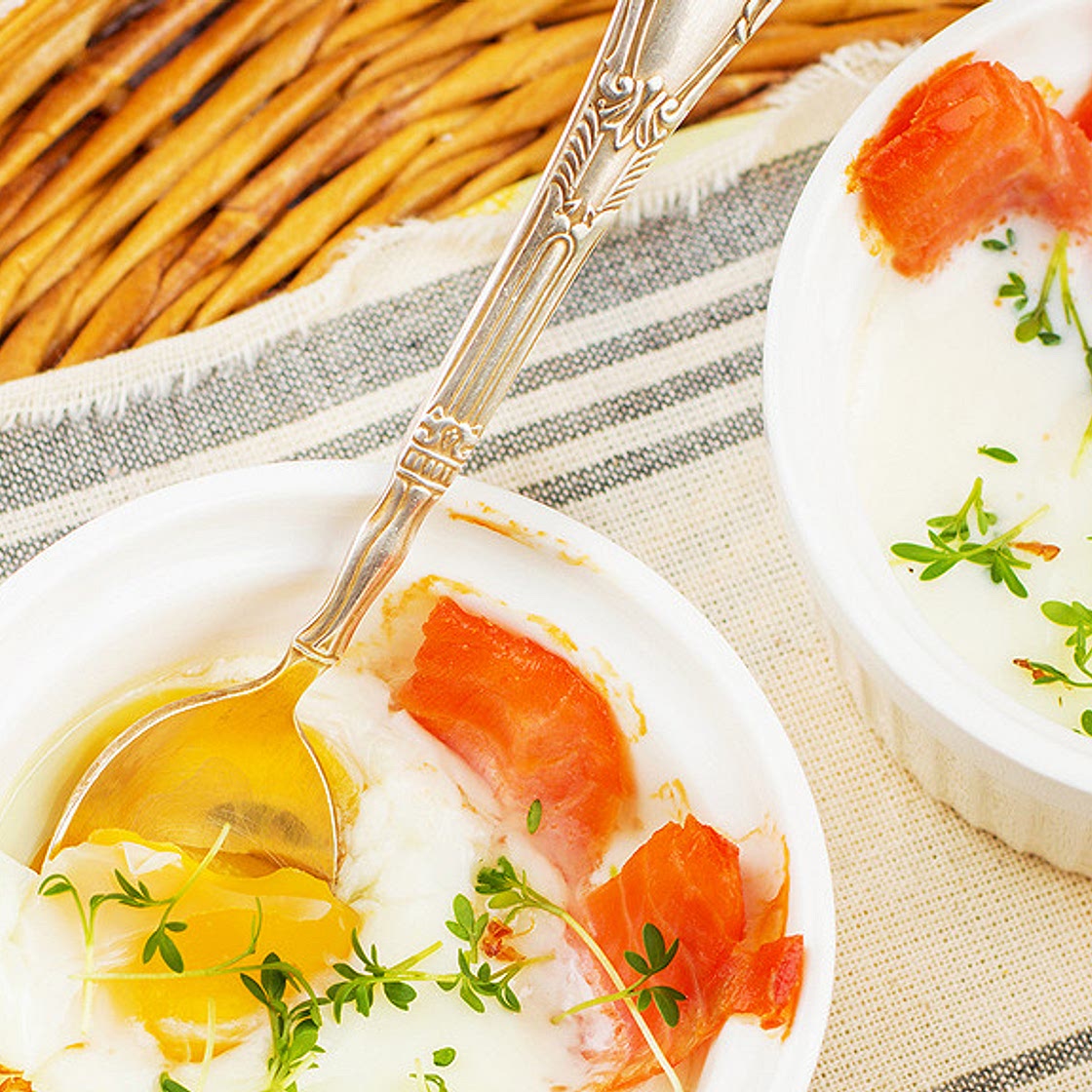 Œuf cocotte au saumon fumé et poireau
