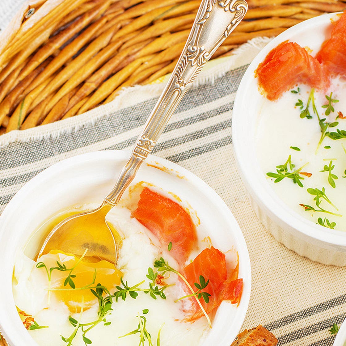 Œuf cocotte au saumon fumé et poireau