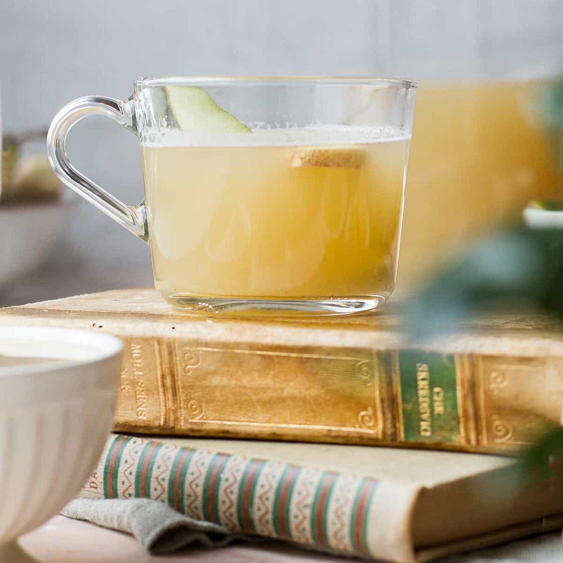 Mulled White Wine with Pear