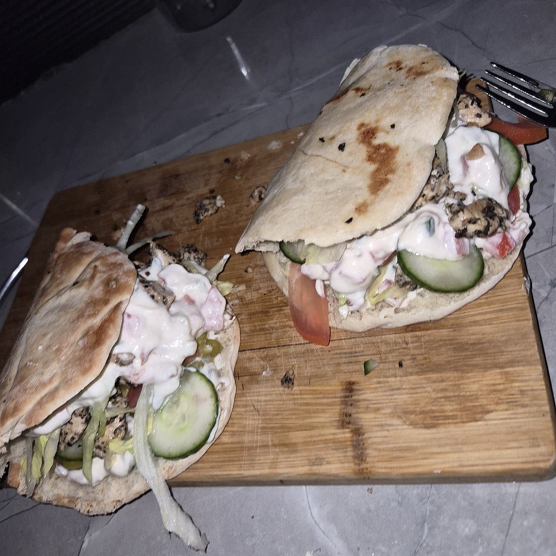 Greek-style chicken pittas