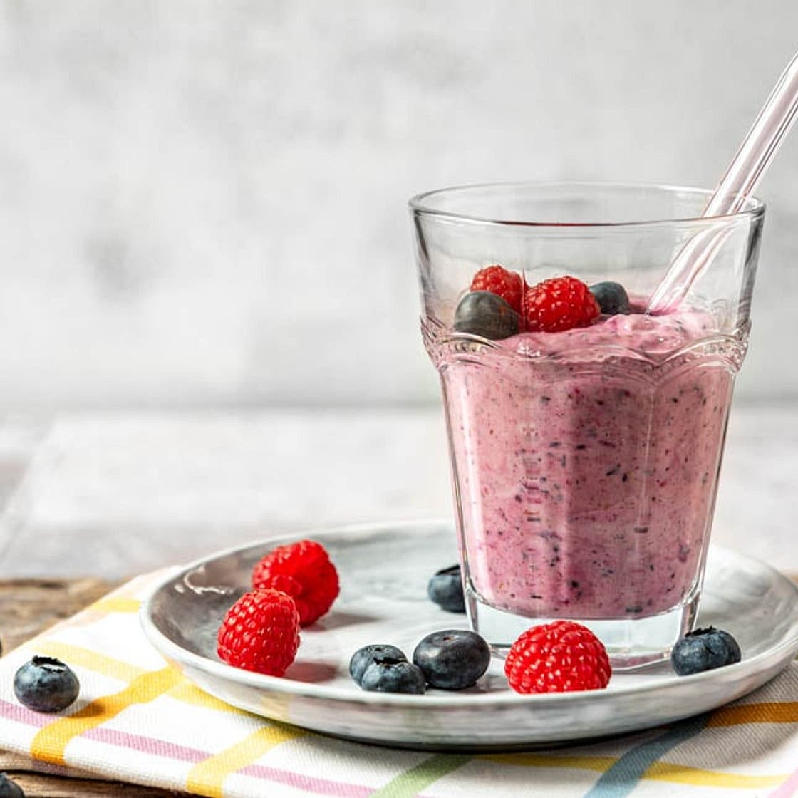 Beeren Smoothie mit Haferflocken