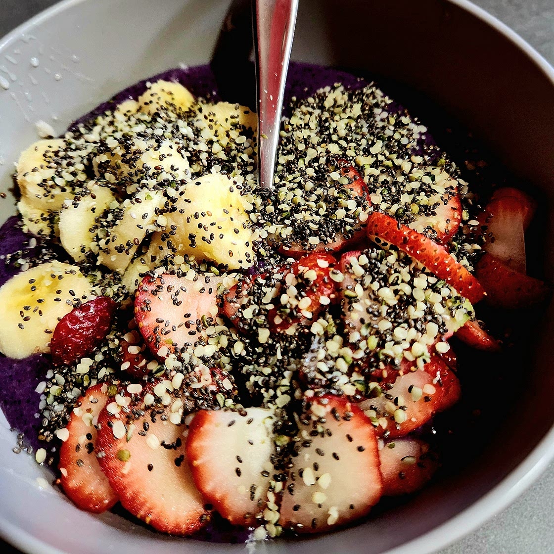 Oatmeal Berry Smoothie Bowl