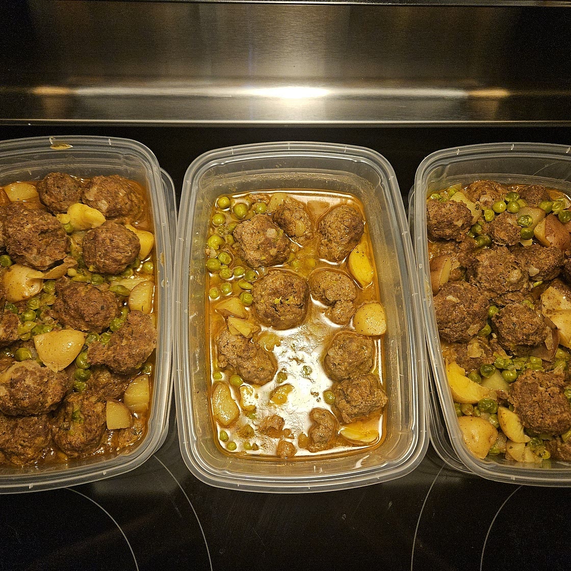 Meatball and Peas Tagine - Tagine Jelbana