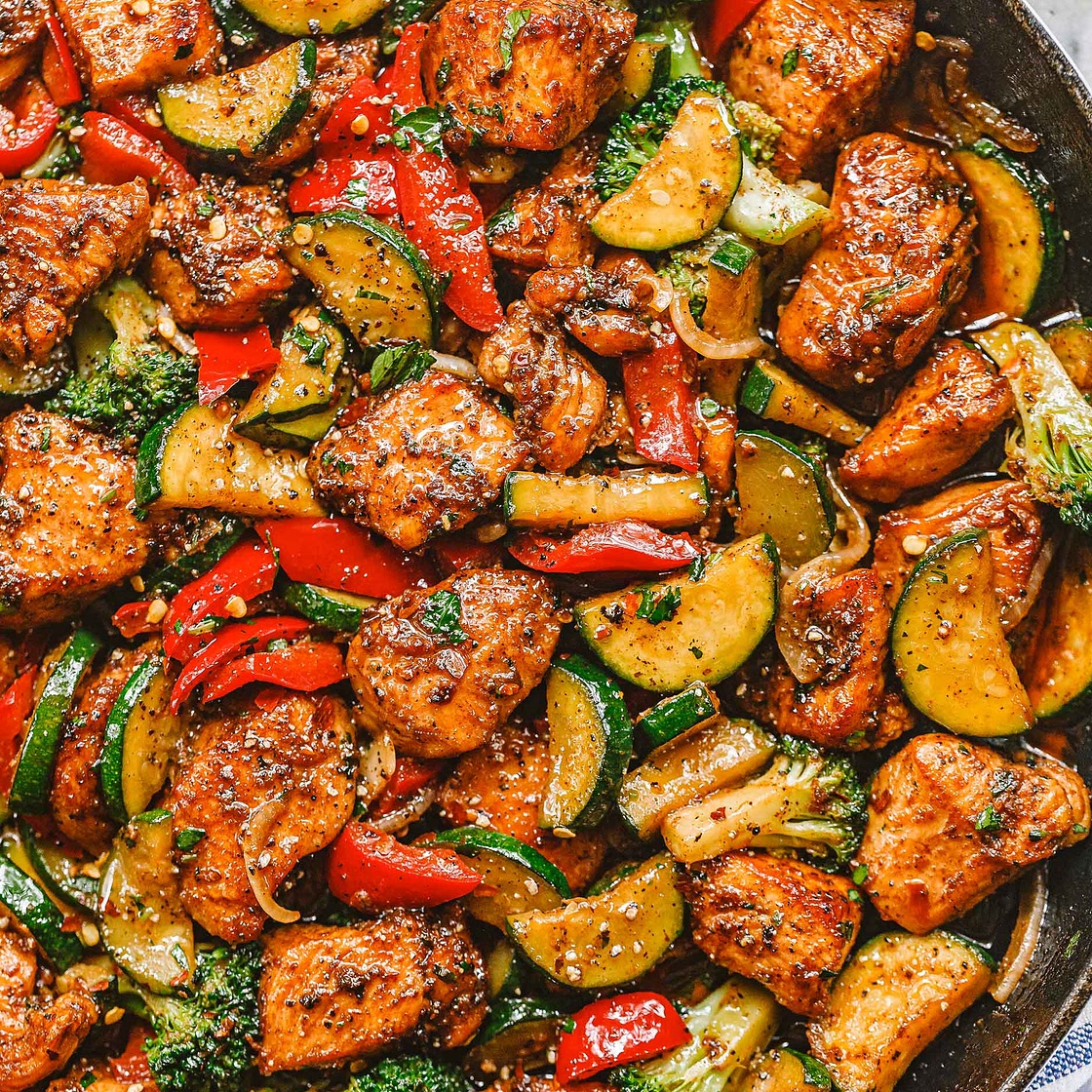 One Pot Chicken and Vegetables Skillet (Healthy & Low Carb)
