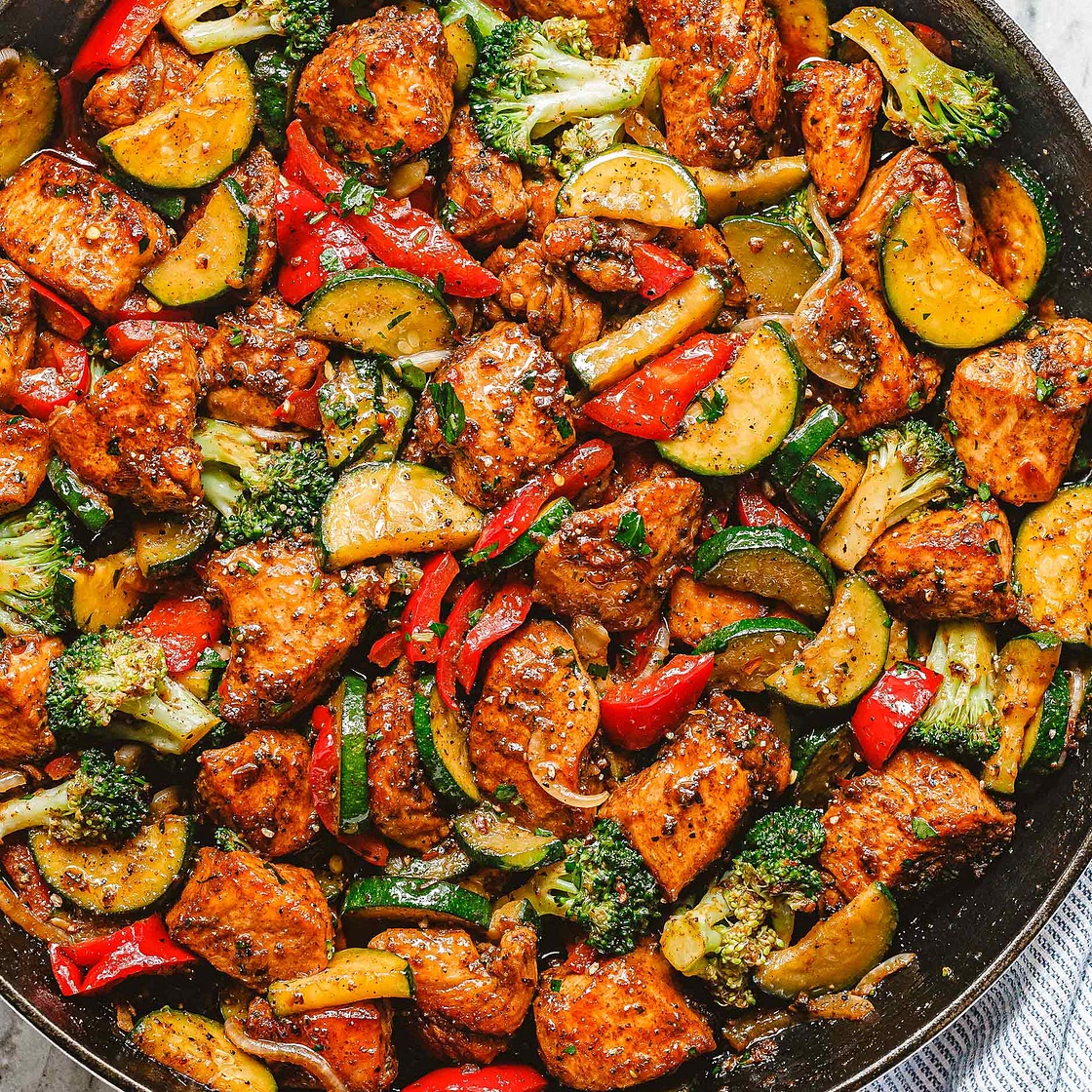 One Pot Chicken and Vegetables Skillet (Healthy & Low Carb)