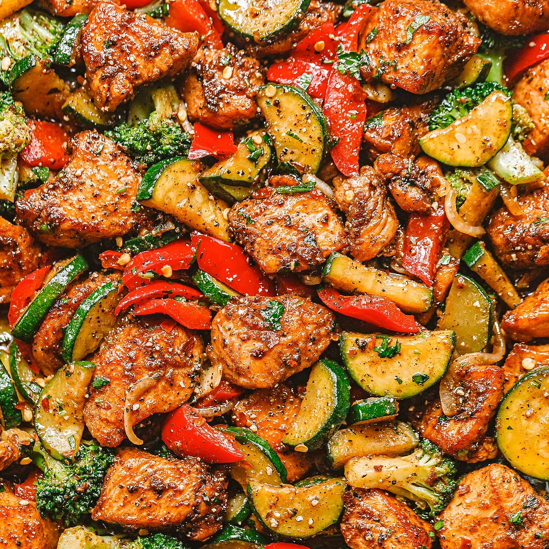 One Pot Chicken and Vegetables Skillet (Healthy & Low Carb)