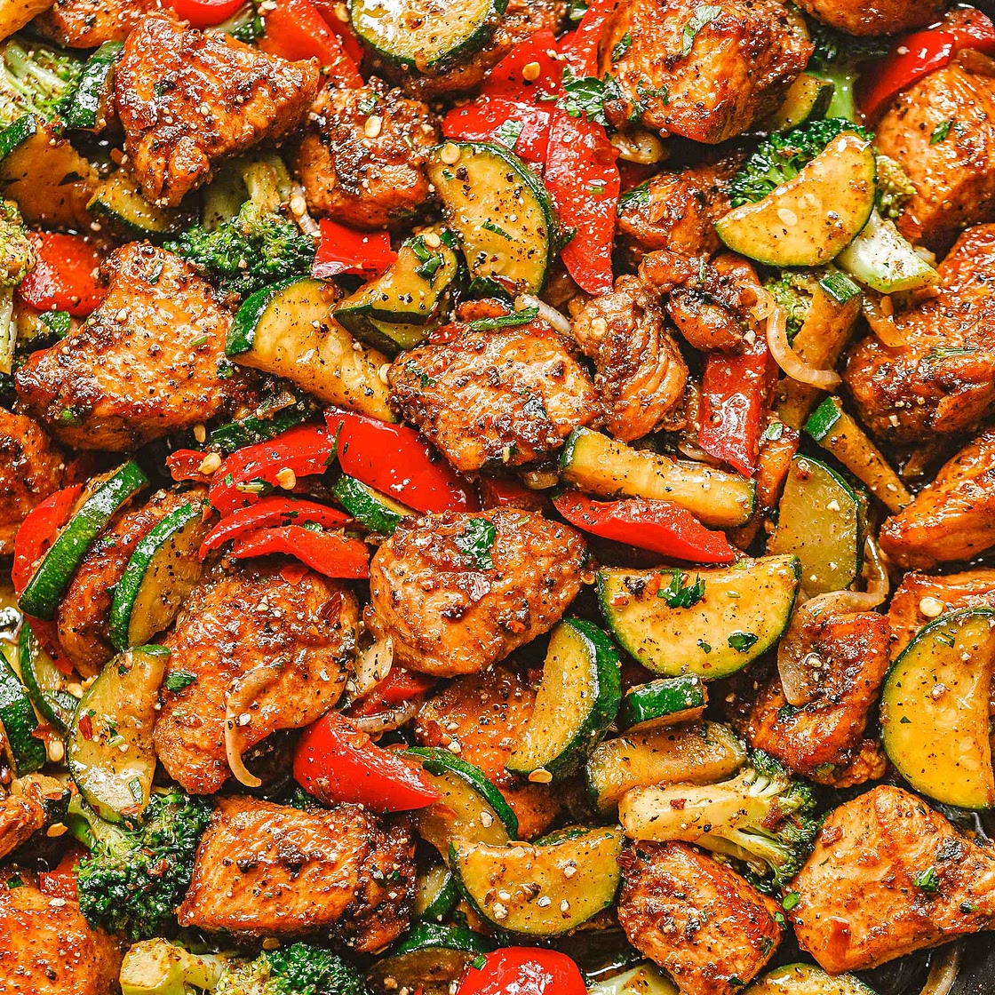 One Pot Chicken and Vegetables Skillet (Healthy & Low Carb)