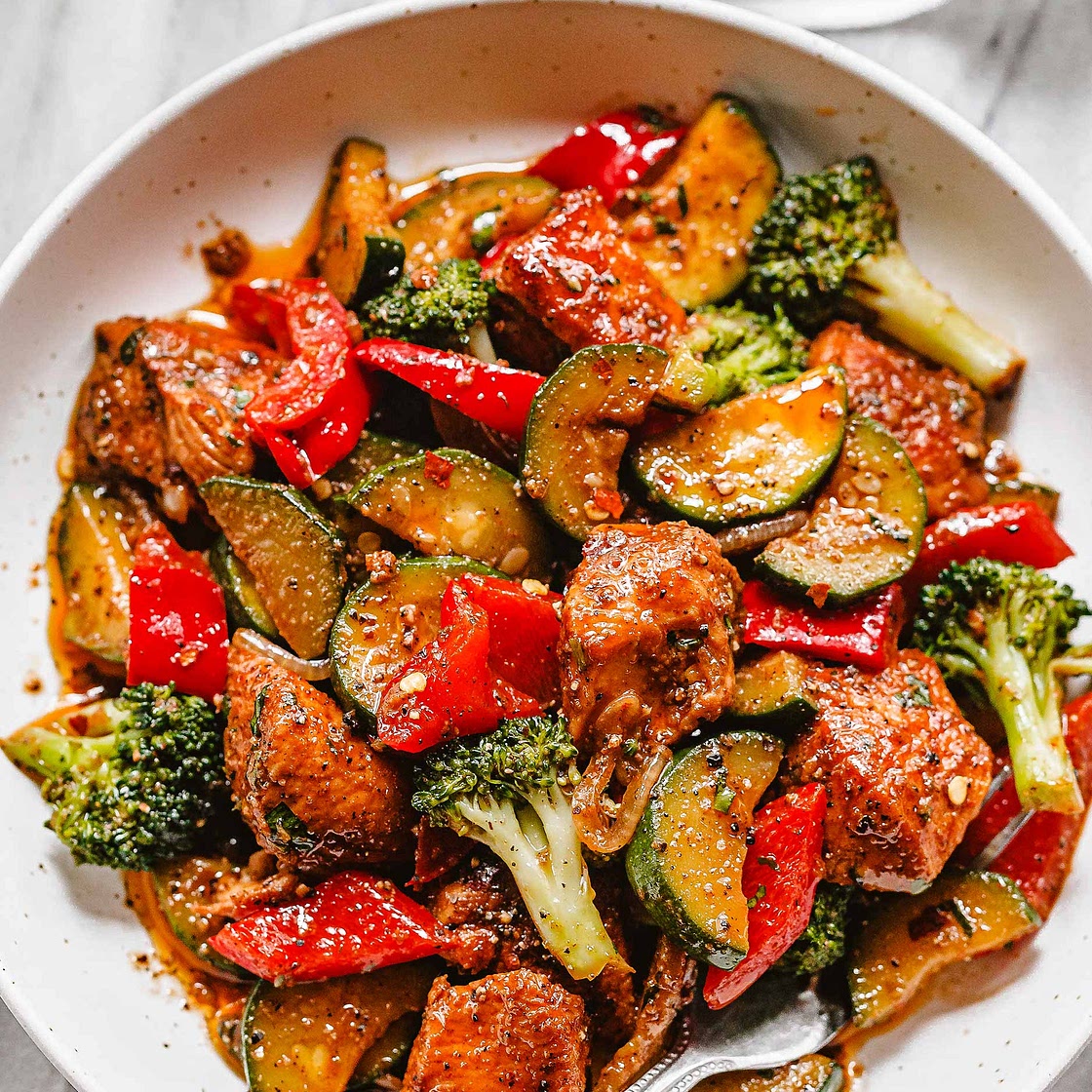 One Pot Chicken and Vegetables Skillet (Healthy & Low Carb)