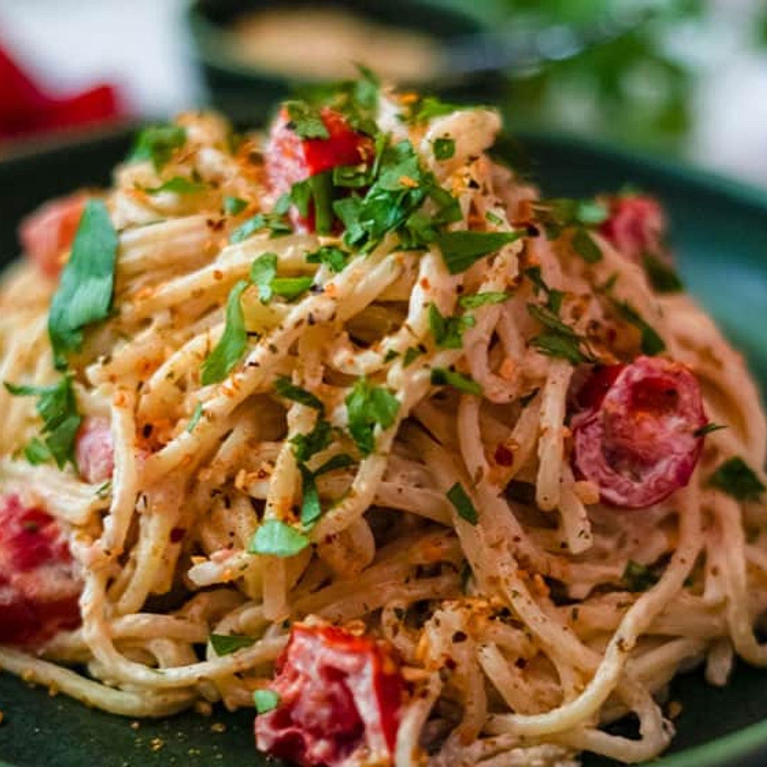 Vegan Creamy Garlic Pasta Sauce [Quick]