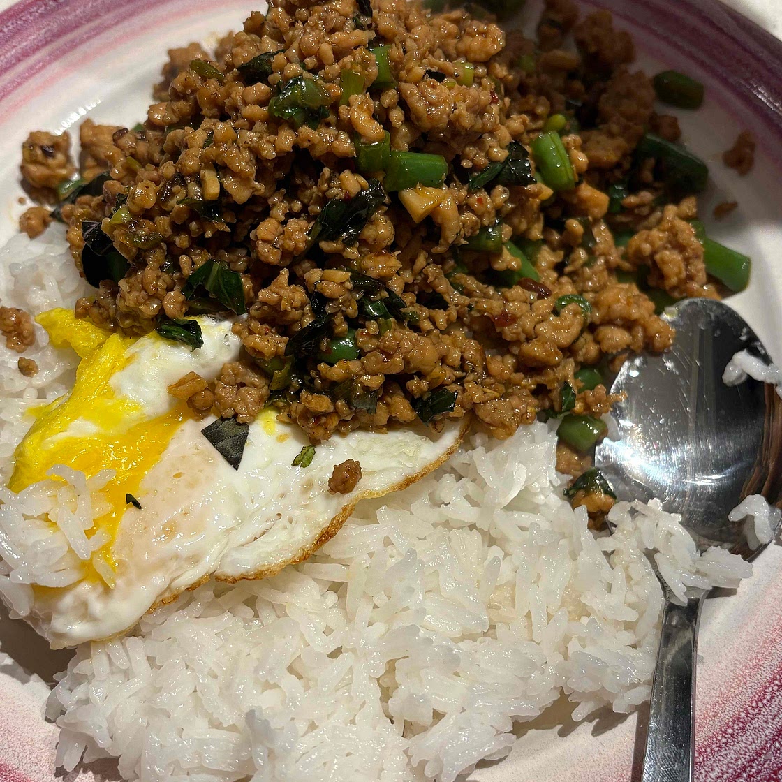 Pad kra pao 