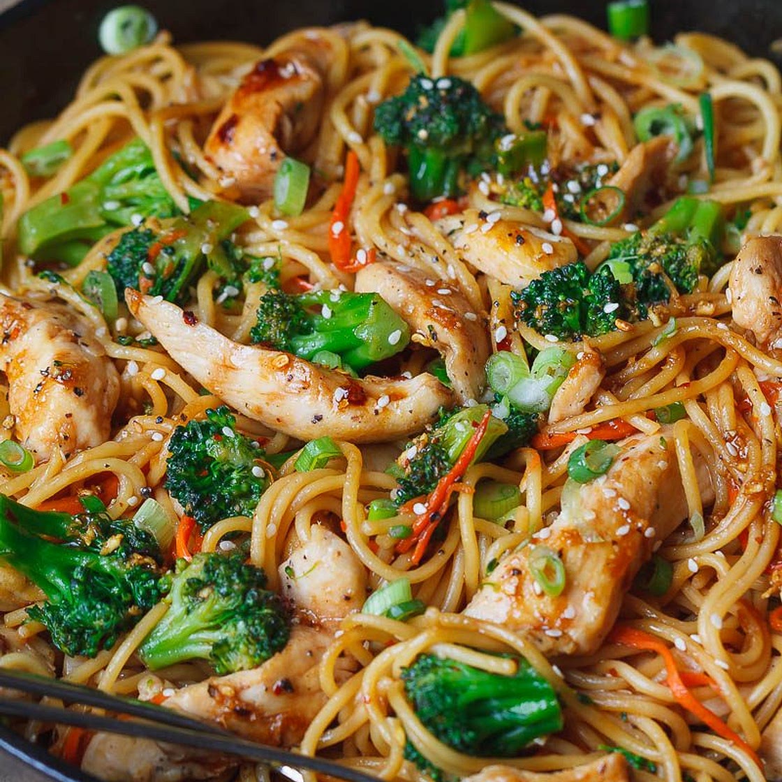 Chicken Stir Fry Noodles (15-Minute )