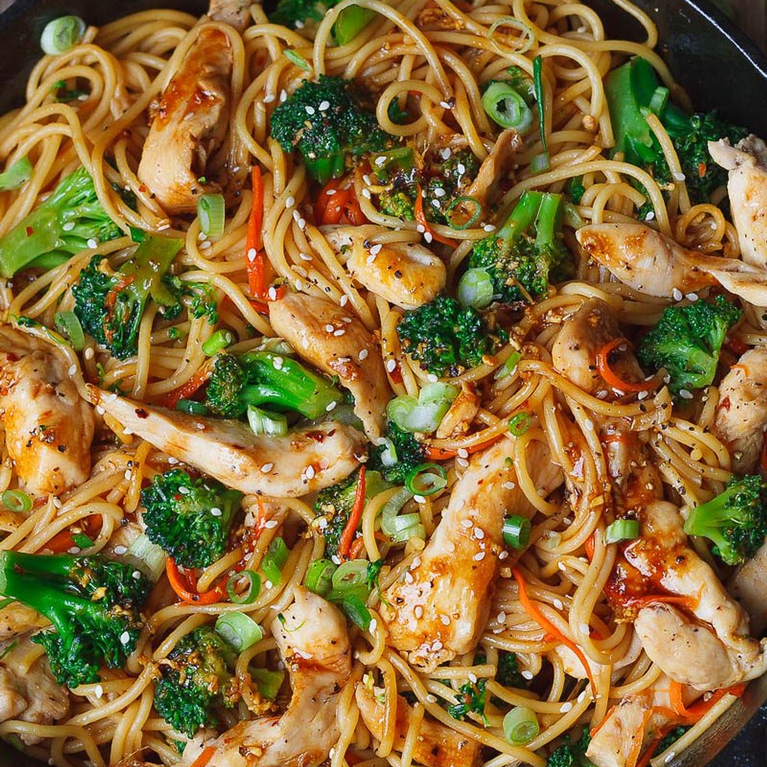 Chicken Stir Fry Noodles (15-Minute )