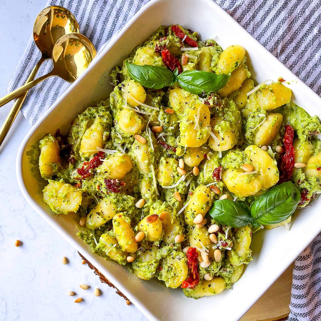 Creamy Avocado Pesto Pasta