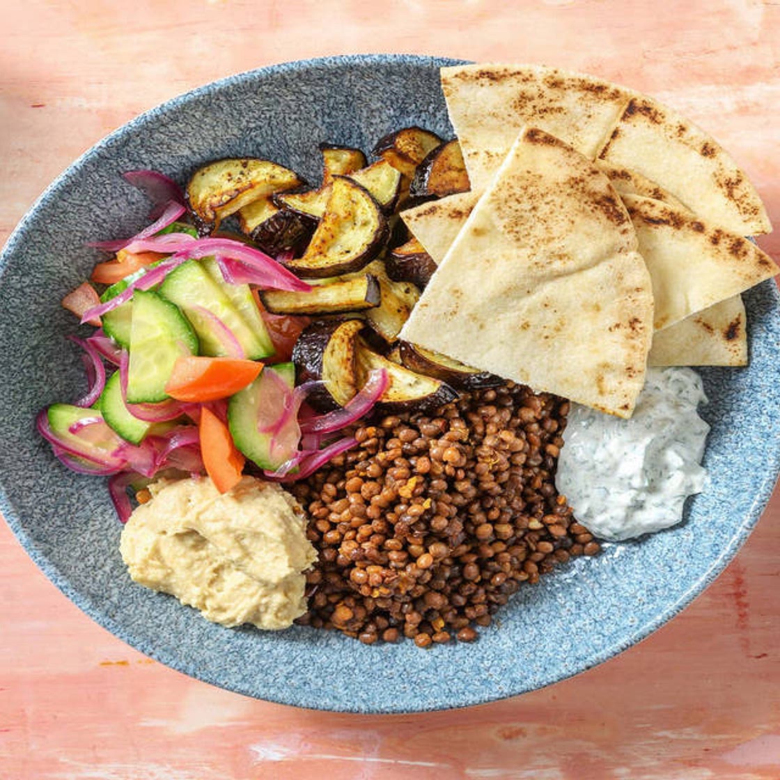Hummus-Bowl mit Sesamaubergine mindestens -20% Kalorien im Vergleich zu den anderen Rezepten