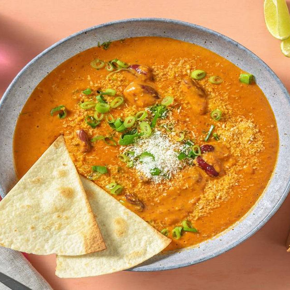 Cremig-würzige Kokossuppe mit Kidneybohnen und selbst gemachten Tortillachips