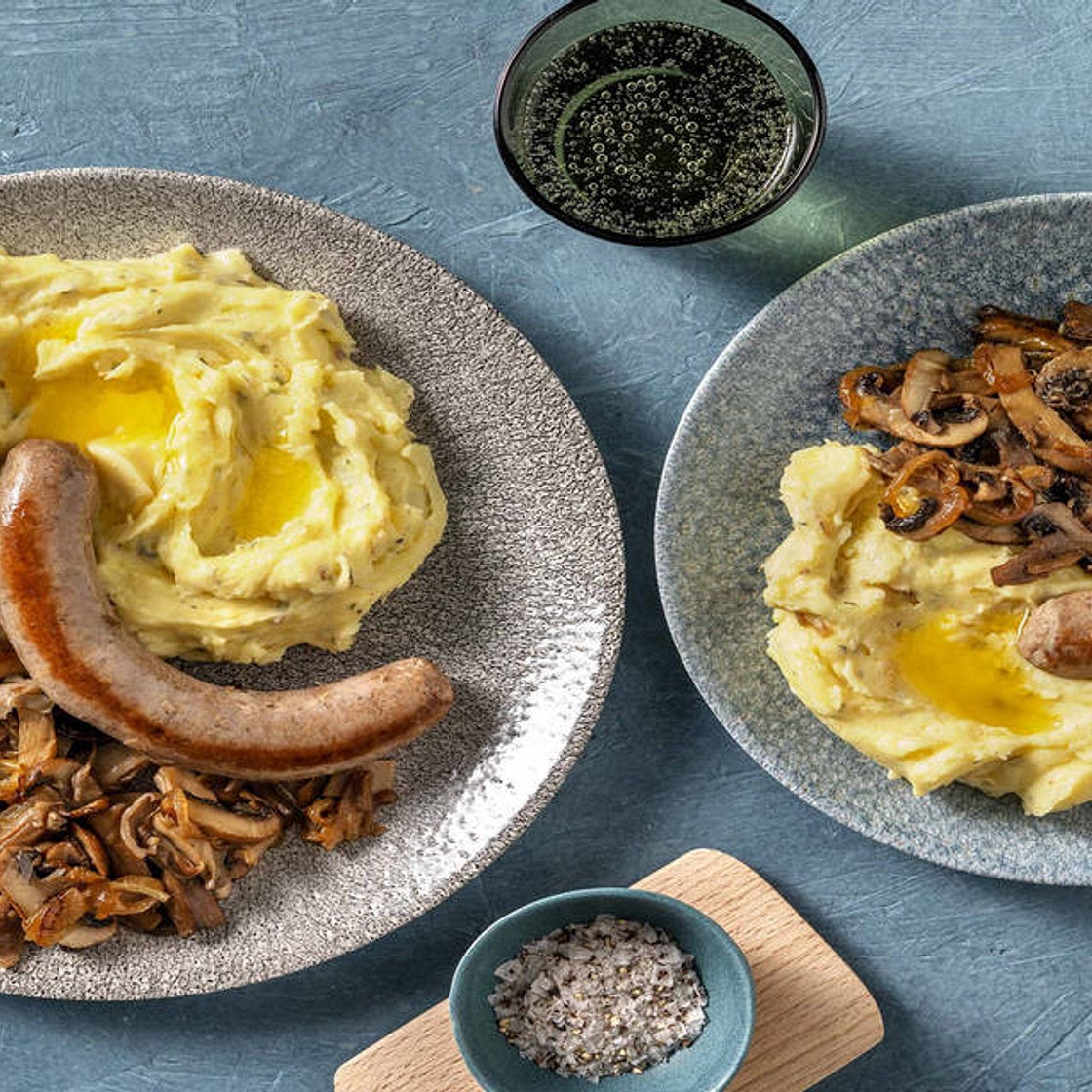 Saucisse de Toulouse & purée au comté avec des oignons & des champignons poêlés