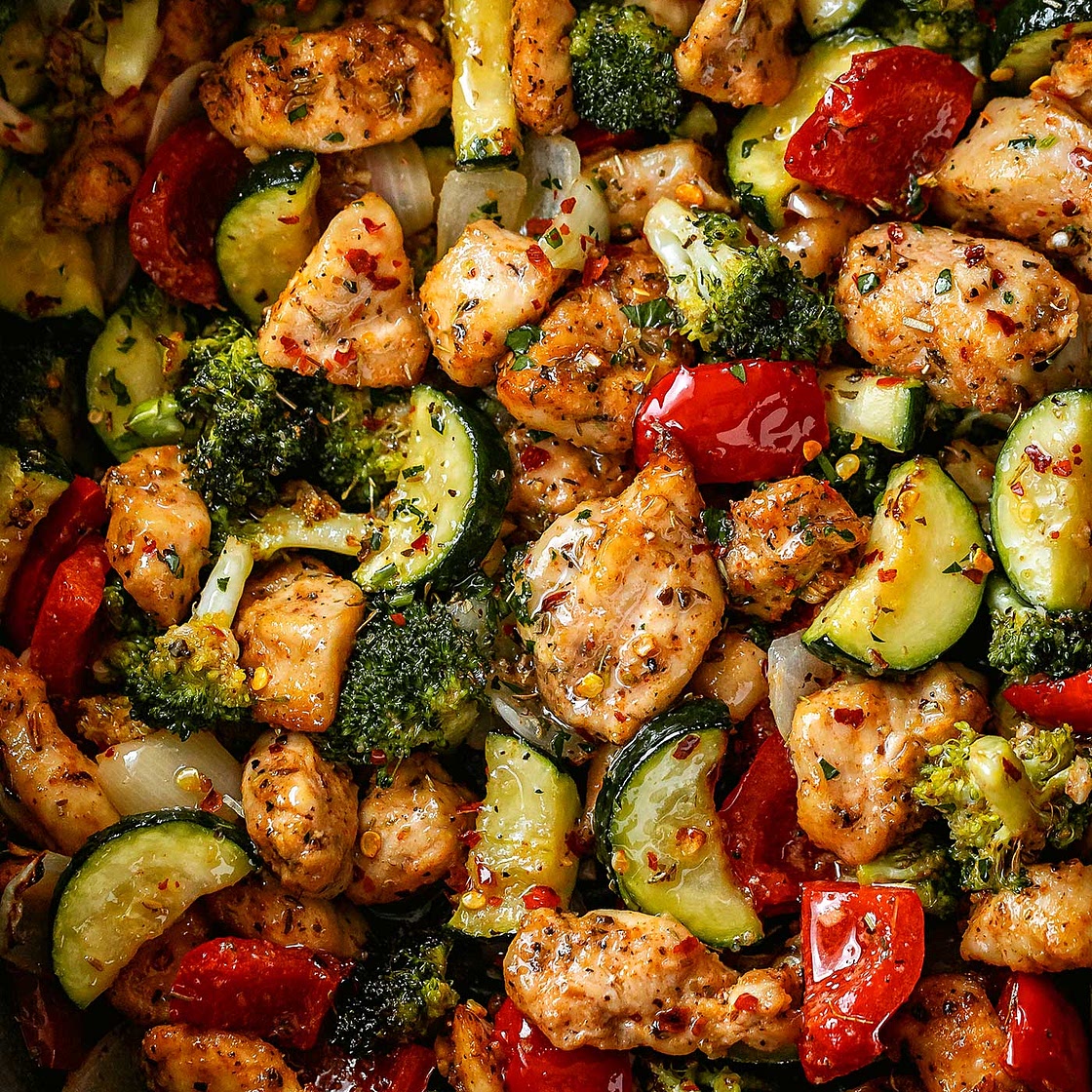 Air Fryer Chicken and Vegetables (Healthy Dinner in 15 minutes!)