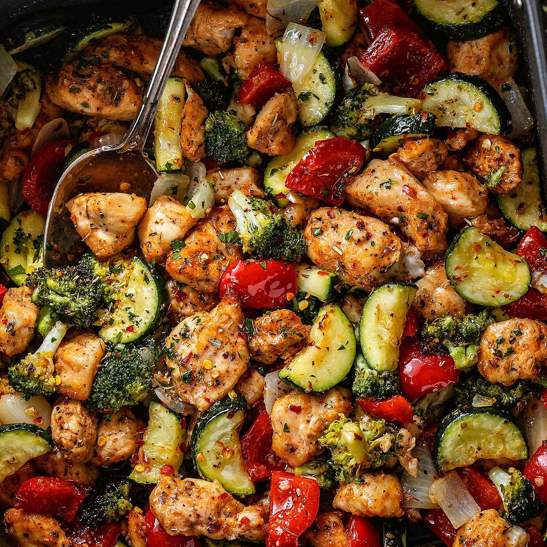 Air Fryer Chicken and Vegetables (Healthy Dinner in 15 minutes!)