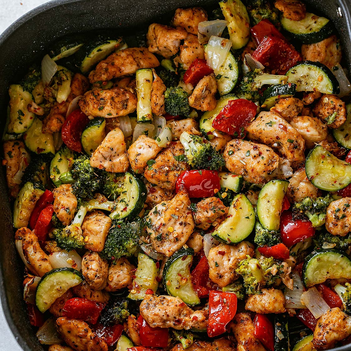 Air Fryer Chicken and Vegetables (Healthy Dinner in 15 minutes!)