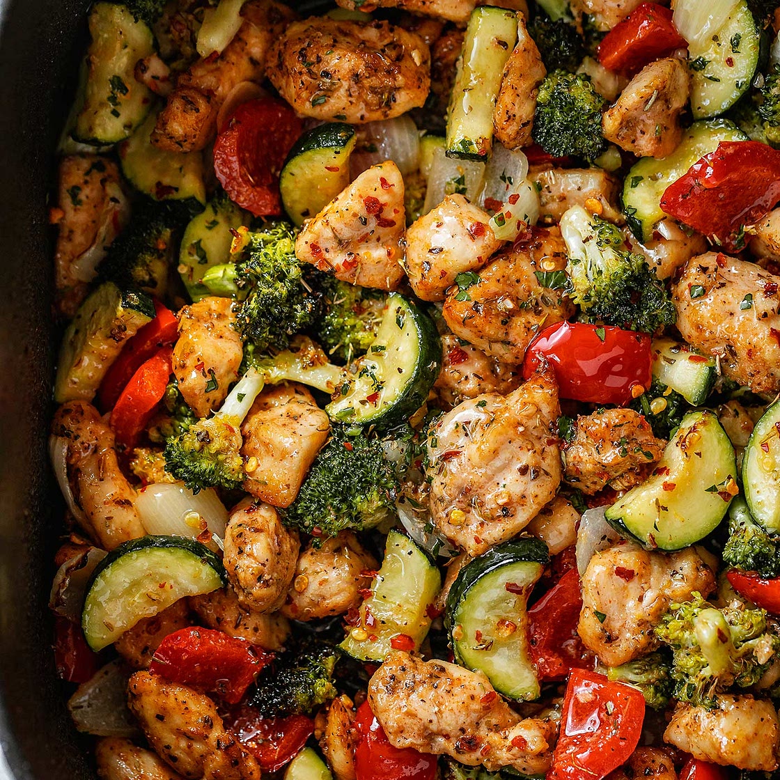 Air Fryer Chicken and Vegetables (Healthy Dinner in 15 minutes!)