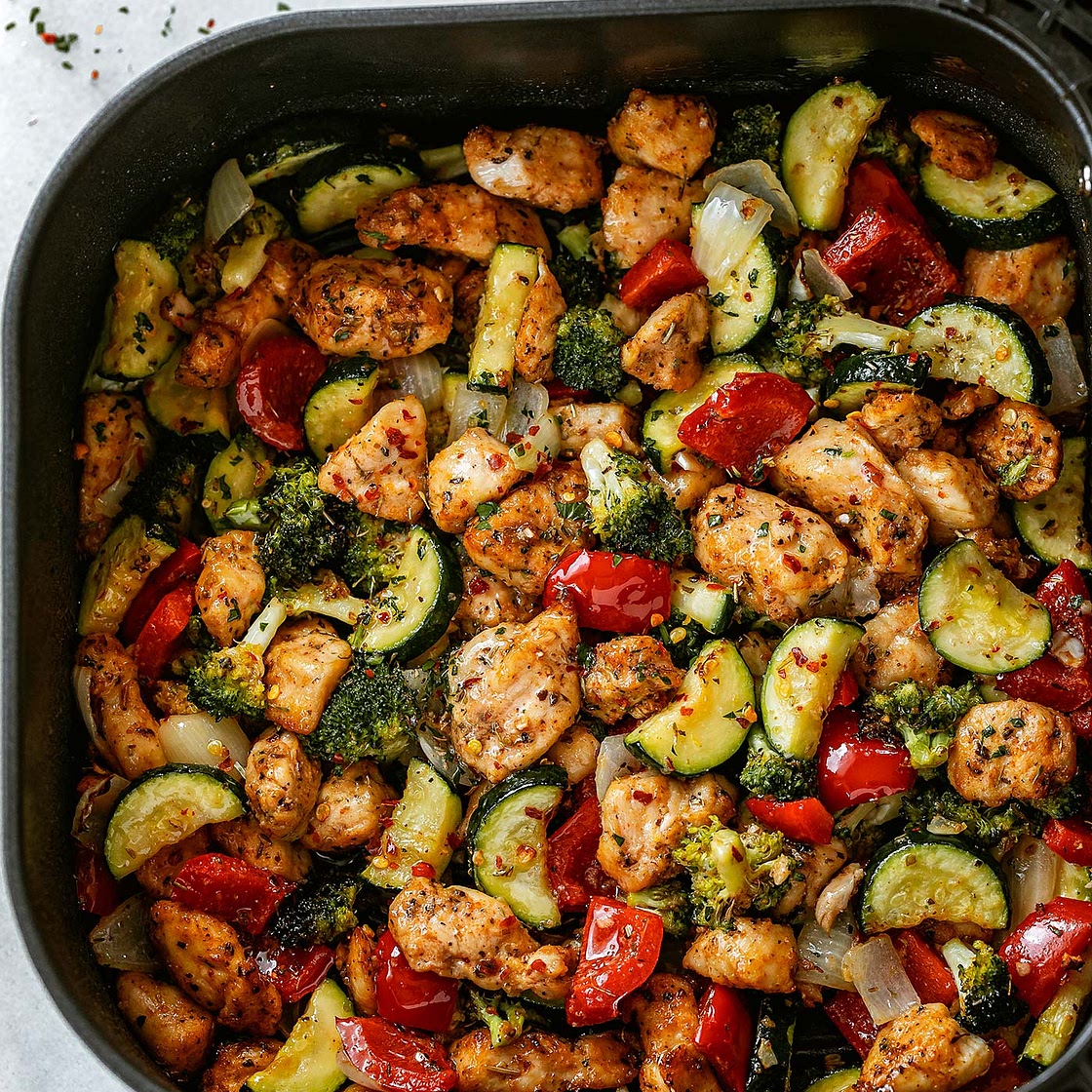 Air Fryer Chicken and Vegetables (Healthy Dinner in 15 minutes!)