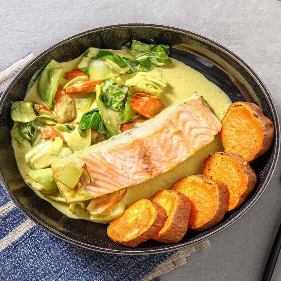 Lachs aus dem Ofen mit Kokos-Curry-Gemüse Nur 10 Minuten aktive Kochzeit