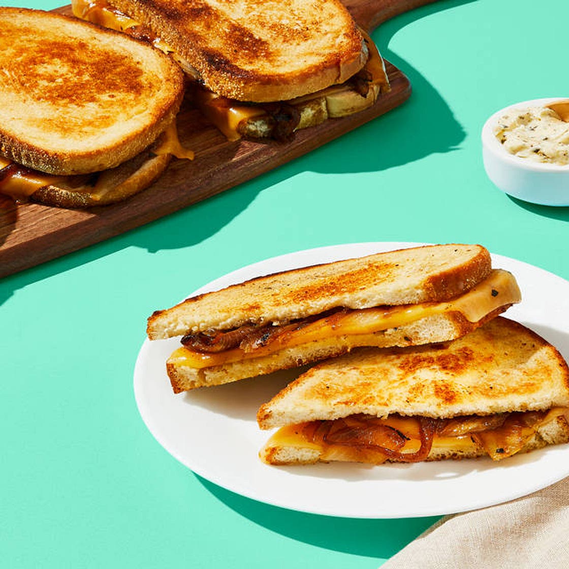French Onion Grilled Cheese with Gouda Enjoy your favorite soup flavors in a sandwich. | 4 Servings
