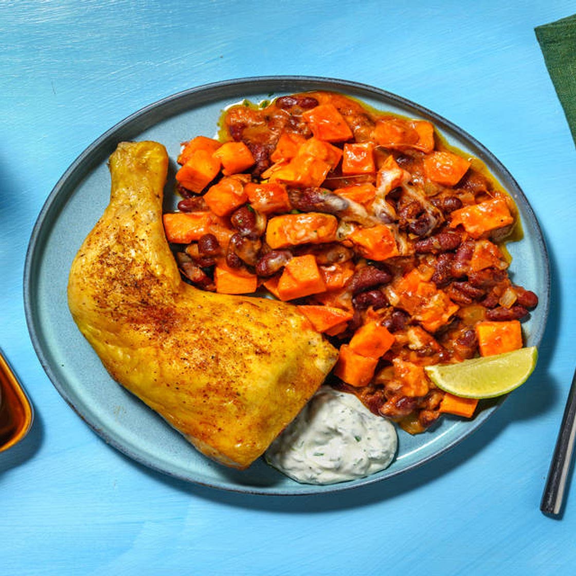 Cuisse de poulet à la mexicaine avec de la patate douce & des haricots rouges