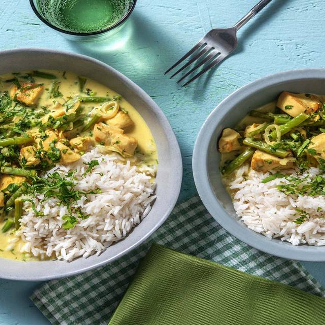 Coronation Chicken Curry with Fluffy Rice and Green Beans