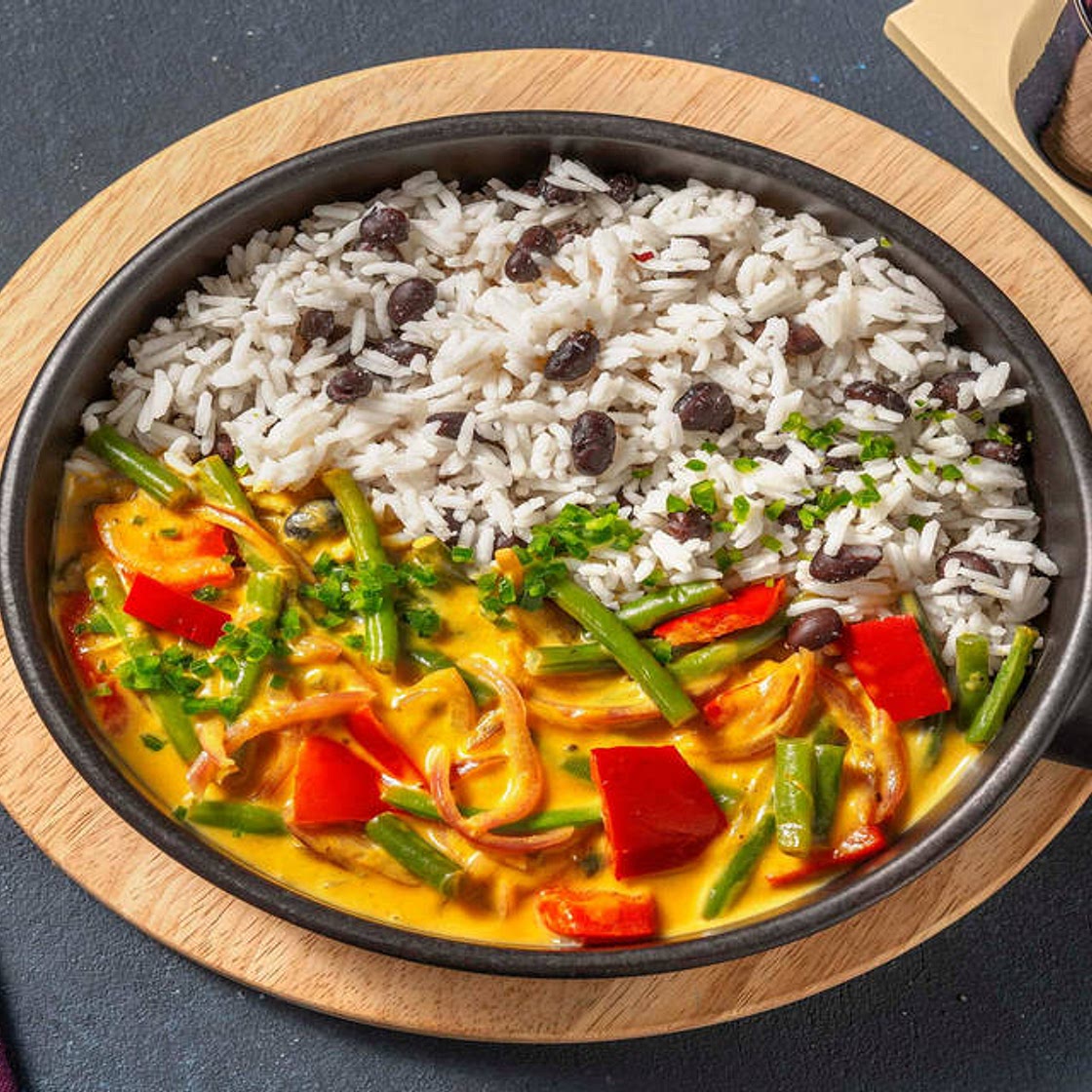 Karibisches Curry mit Passionsfrucht und Japapeño, dazu schwarze-Bohnen-Reis