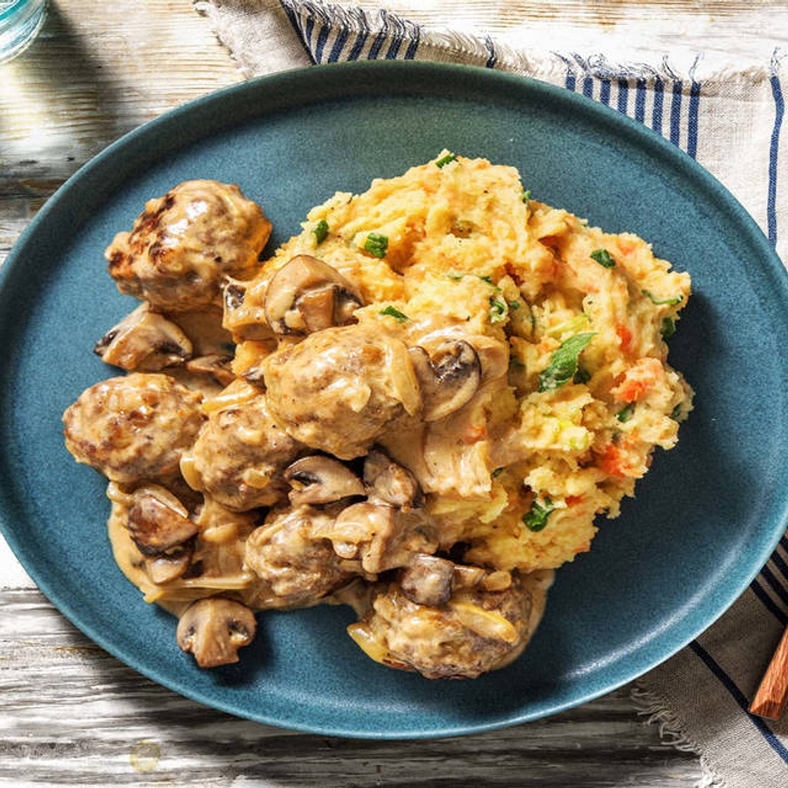 Käsige Hackbällchen mit Rahmchampignons dazu Konfetti-Stampf