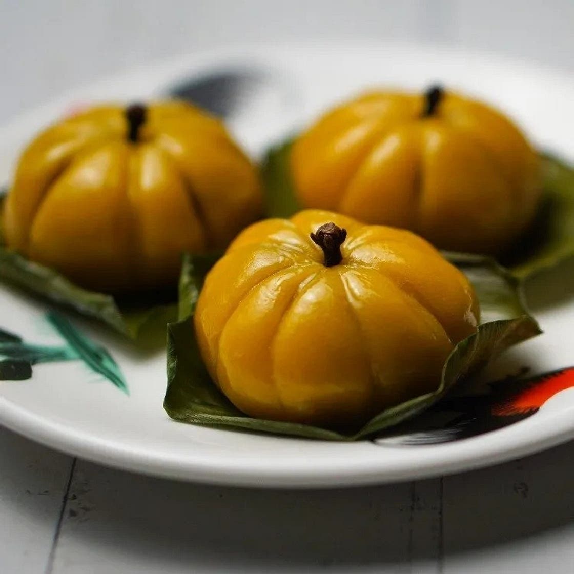Pumpkin Ang Ku Kueh with Purple Sweet Potato Filling 紫薯馅金瓜红龟粿