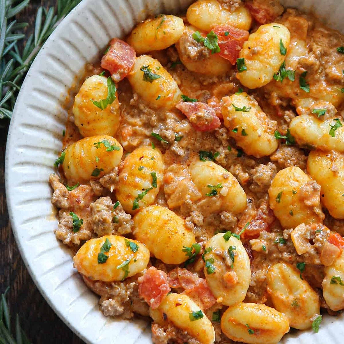 Beef and gnocchi bake